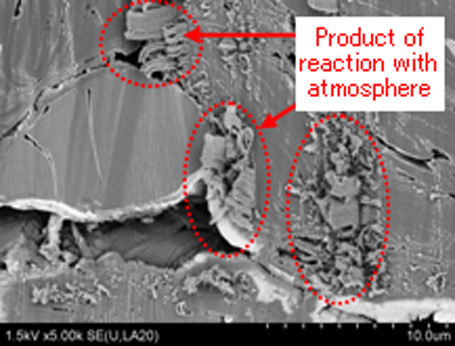 Photo 2: Result of observation of processing with the conventional method - a by-product is deposited through reaction of material with atmosphere