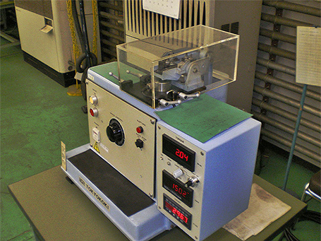 Plane bending fatigue testing machine