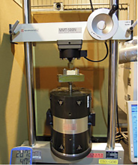 使用試験機：島津製作所製電磁力式微小試験機