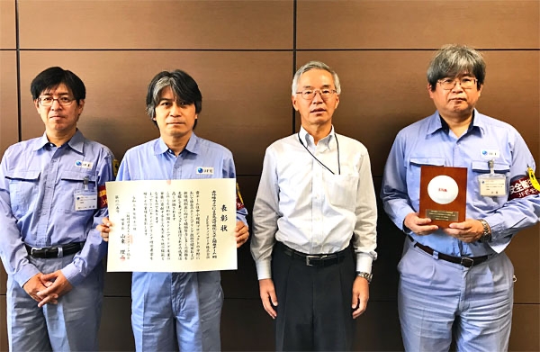 左から 弊社取締役 中田 直樹、福田 義徳、弊社社長 松岡 才二、大重 貴彦