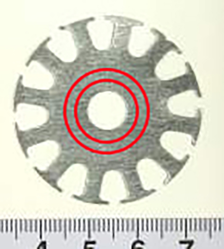 ローターコアからリング片切り出し