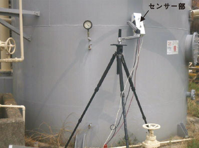 写真1 プラント設備溶接部の残留応力測定の様子