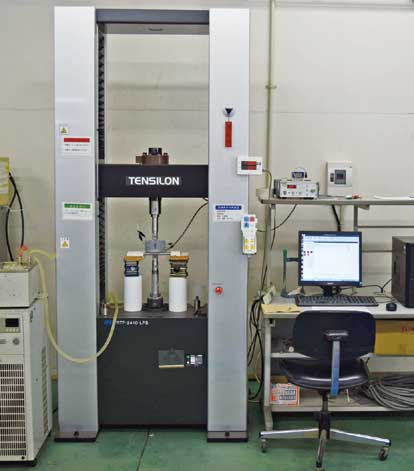 写真2　水素脆化評価のためのSSRT試験機