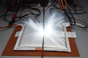 試験時の発火イメージ写真