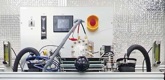 AEM水電解の連続評価装置写真